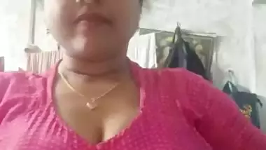 Long boobs aunty stripping blouse and topless
