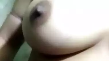 Cute Bengali YouTuber nude boobs and pussy expose