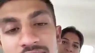 Girl seduces her lover in car and enjoys desi outdoor sex