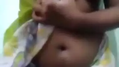 Aroused Indian porn model exposes XXX charms without taking sari off