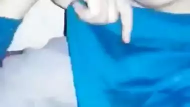 Horny devar enjoys having his XXX dick blown by Desi girl in MMS vid