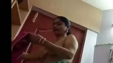 Tamil wife wearing blouse after boobs show to hubby