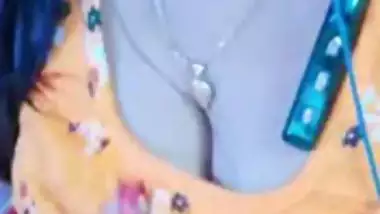 New Chamet video of desi girl in nighty showing nude figure