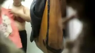 Indian woman with big XXX tits changes clothes not noticing camera