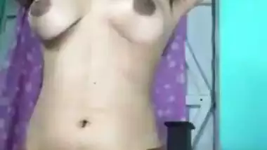 Indian girl nude MMS after stripping on camera